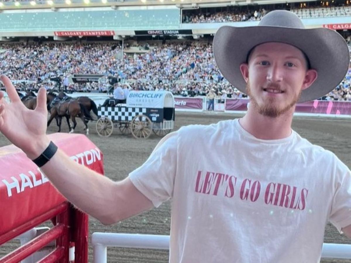 Music icon Shania Twain on Calgary Flames goalie Dustin Wolf: ‘He’s the cutest!’