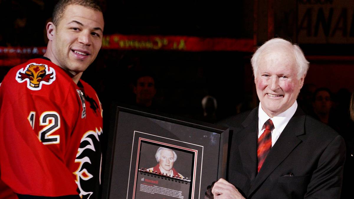 Click to play video: 'Calgary Flames mourn the loss of former head coach Al MacNeil'