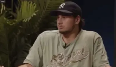 Alex Romanov se vide le coeur: l