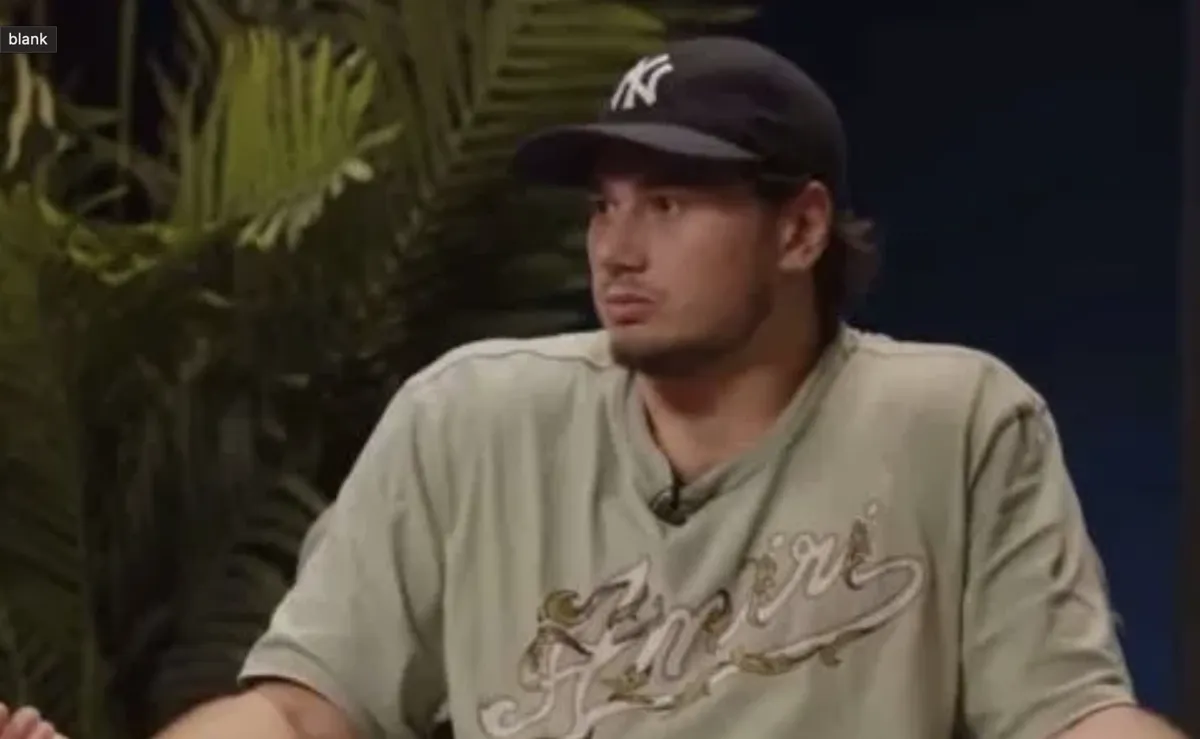 Alex Romanov se vide le coeur: l