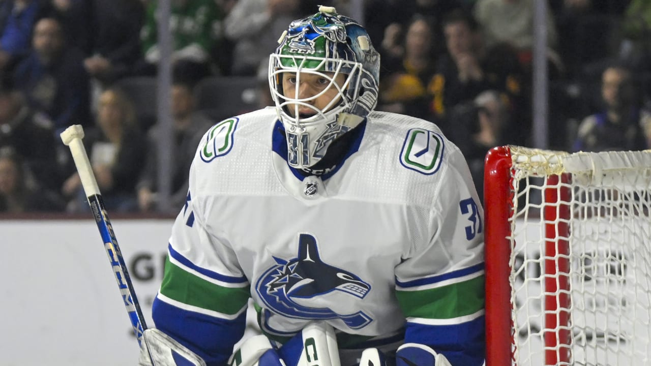 Penguins acquire goaltender Arturs Silovs from Canucks
