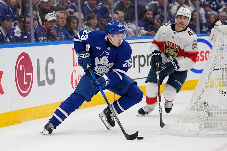 Toronto Maple Leafs forward Pontus Holmberg carries the puck around the net.John E&period; Sokolowski-Imagn Images