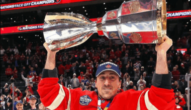 Brad Marchand re-signs with the Panthers