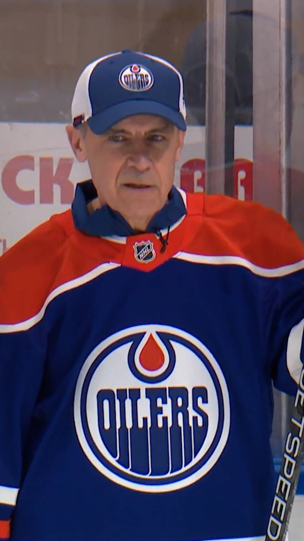 Click to play video: 'PM Carney practices with Edmonton Oilers'