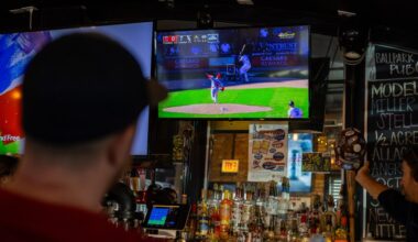 Are the Blackhawks, Bulls, White Sox antenna-worthy?