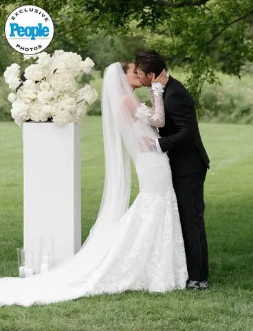 Brianna Chwala/The Unfiltered Collective  Madison Field and Benjamin Gleason kiss