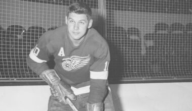 Detroit Red Wings' 'great artist' Alex Delvecchio dies at age 93