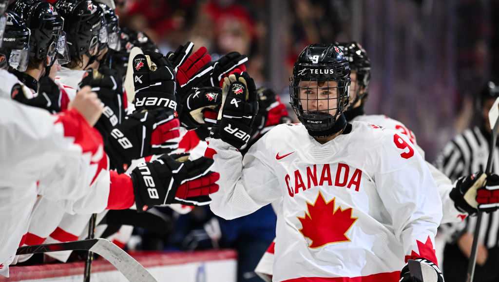 Top 2026 NHL draft prospect Gavin McKenna says he's committing to Penn State