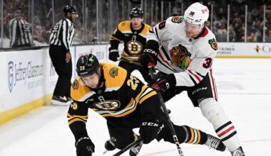Blackhawks score 4 3rd-period goals for 5-2 win over Bruins