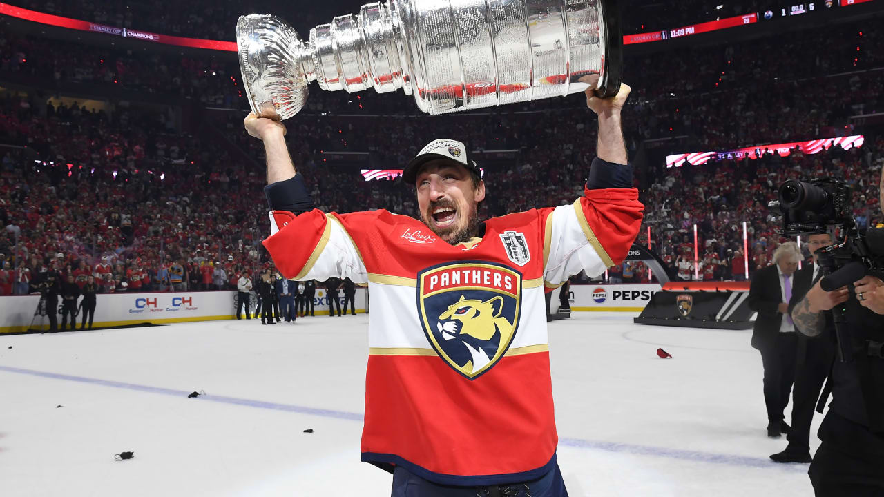 Marchand signs 6-year contract with Panthers