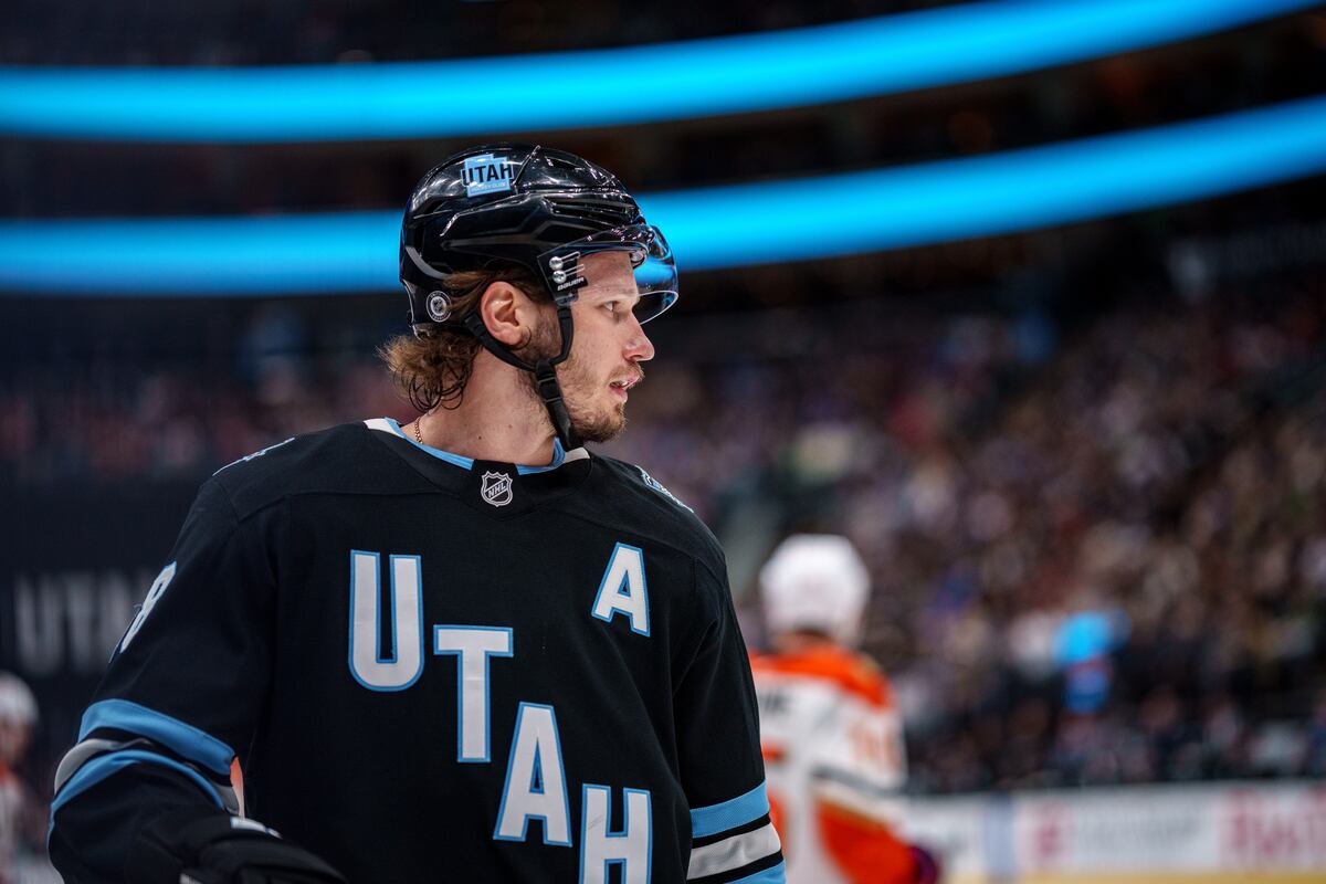 Mikhail Sergachev gives eggs to Utah Hockey Club teammates