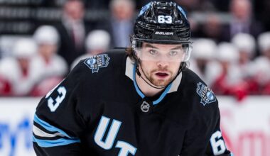 Maccelli traded to Maple Leafs by Mammoth for draft pick