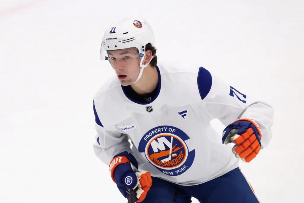 Matthew Schaefer gives coaches first glimpse in Islanders development camp
