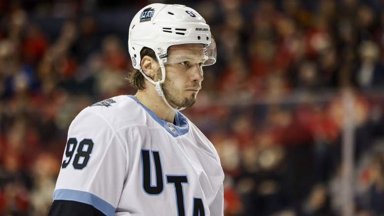 NHL Defenseman Sounds Off on Chicago Blackhawks Head Coach