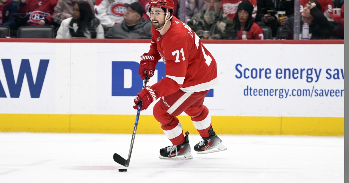 Red Wings suffer 4th straight loss, falling to Utah Hockey Club 4-2