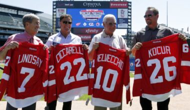 Detroit Red Wings legend Alex Delvecchio dies at 93