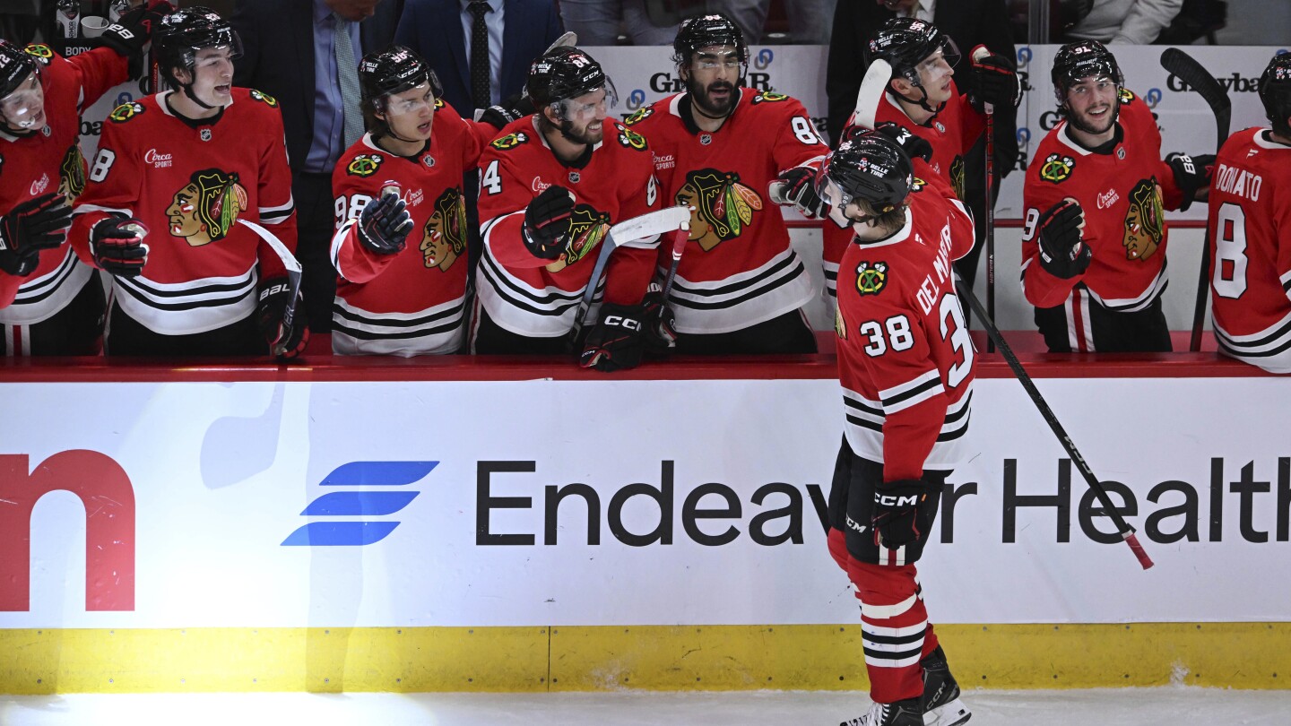 Knight stars in Chicago debut as the Blackhawks beat the slumping Kings 5-1