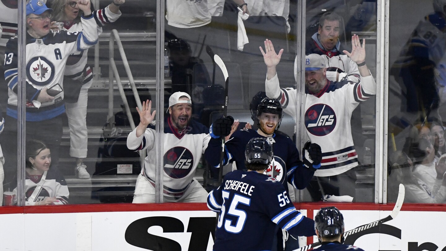 Scheifele, Connor lead Jets to 2-1 win over Blues for 2-0 series lead