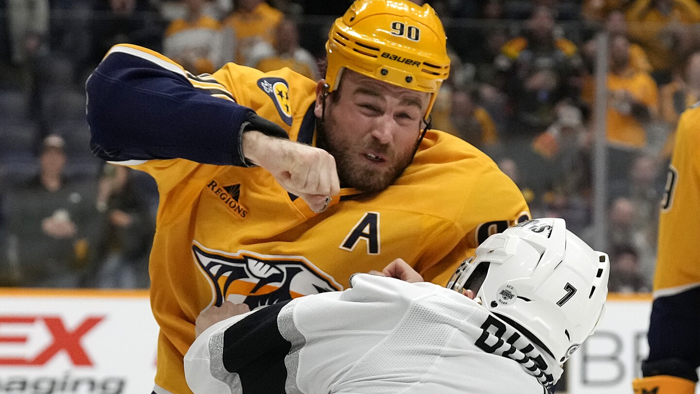 Darcy Kuemper makes 16 saves for 32nd career shutout in the Kings' 3-0 victory over the Predators