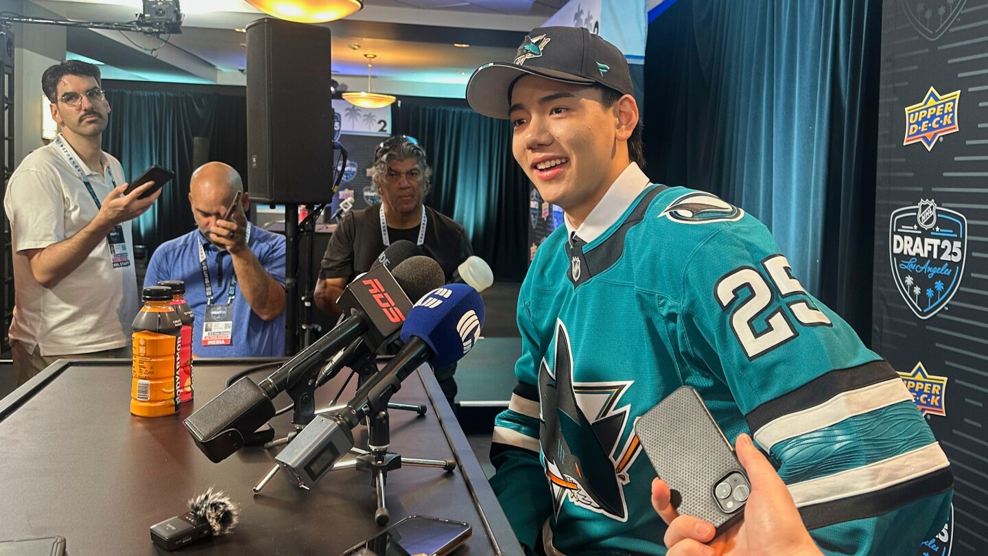 Simon Wang goes 33rd overall to Sharks, making history as highest-drafted player born in China