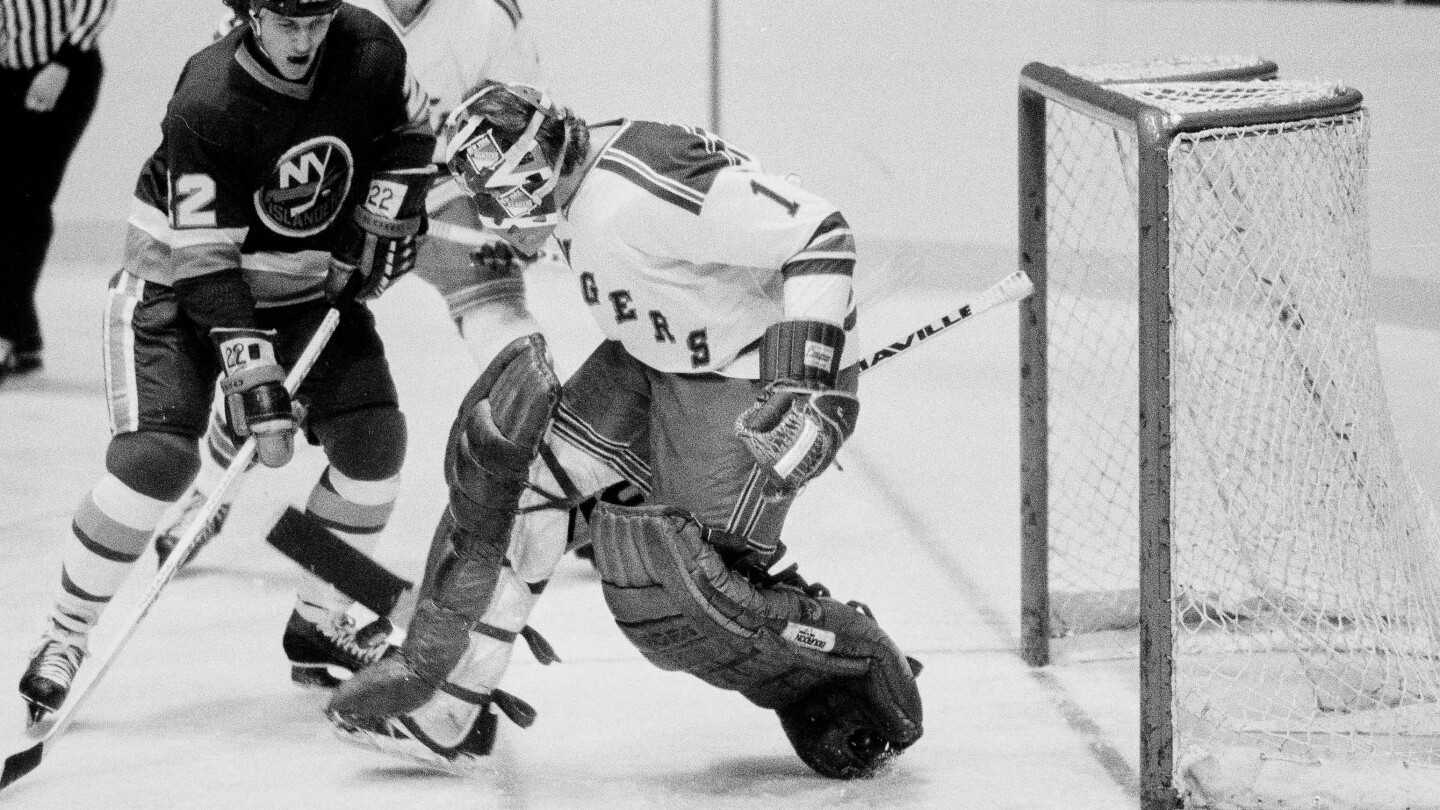 Wayne Thomas, ex-NHL goalie, assistant and executive dies at 77