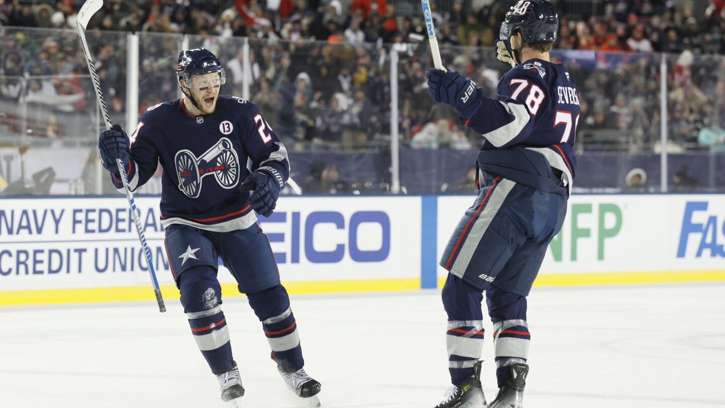 Danforth’s late goal lifts Blue Jackets over Red Wings 5-3 in Stadium Series
