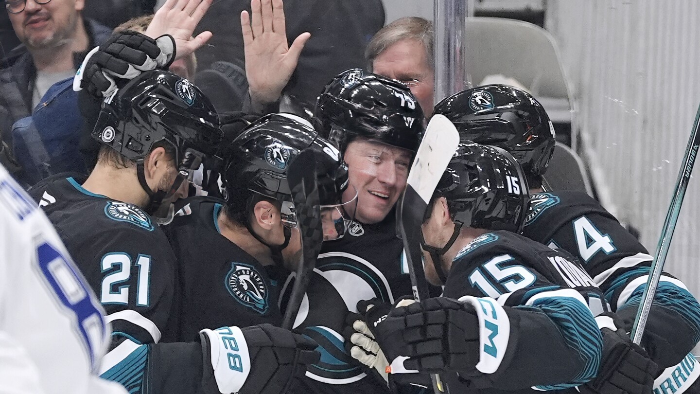The Sharks beat the Lightning 2-1 for their 1st home win since November