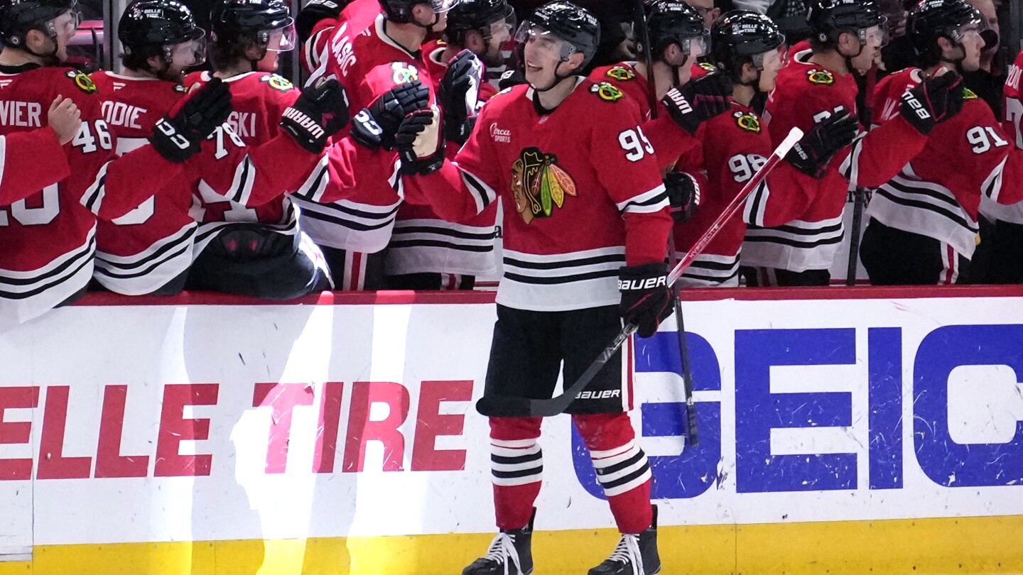 Mikheyev stars as the Blackhawks beat the Kraken 3-1 for their 3rd straight win