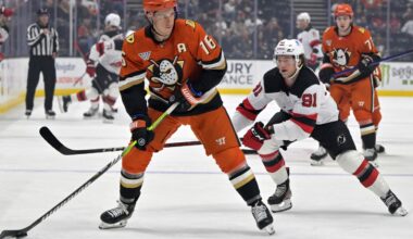 Ryan Strome scores the late winner in the Ducks' 3-2 victory over the Devils