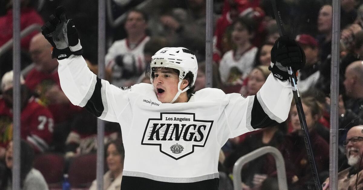 Trevor Moore and Alex Turcotte lead Kings to win over Blackhawks