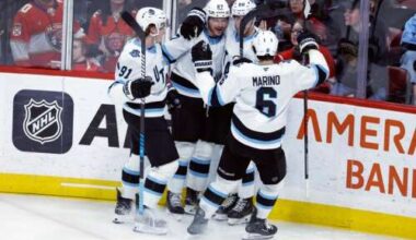 Kerfoot has a goal and 2 assists in Utah's 5-2 victory over the Blackhawks