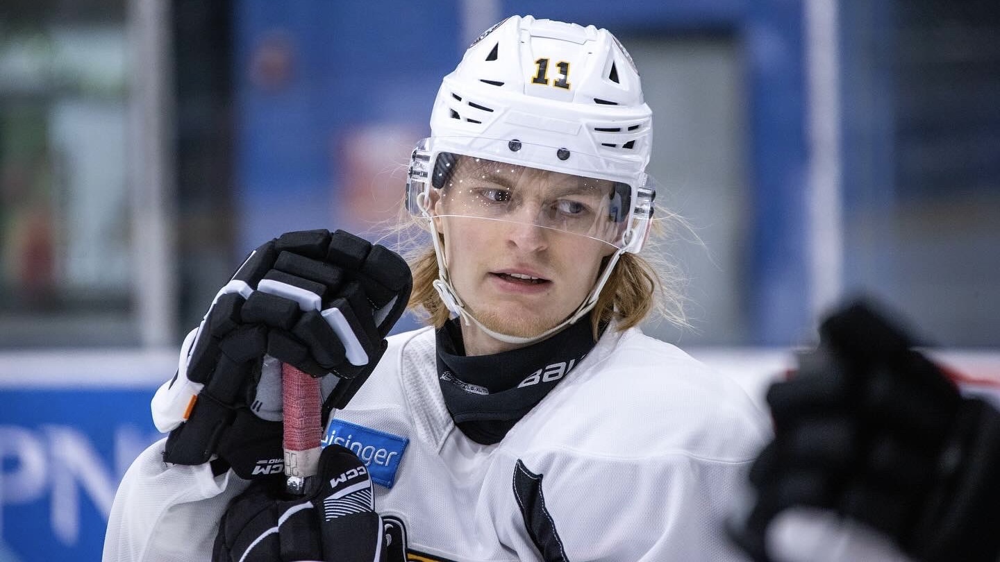 Penguins only qualify Vasily Ponomarev