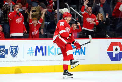 Patrick Kane scripts history as Detroit Red Wings beat Carolina Hurricanes to stay in playoff contention