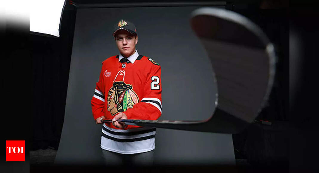 Chicago Blackhawks prospect Anton Frondell to stay with Djurgården for key SHL season | NHL News