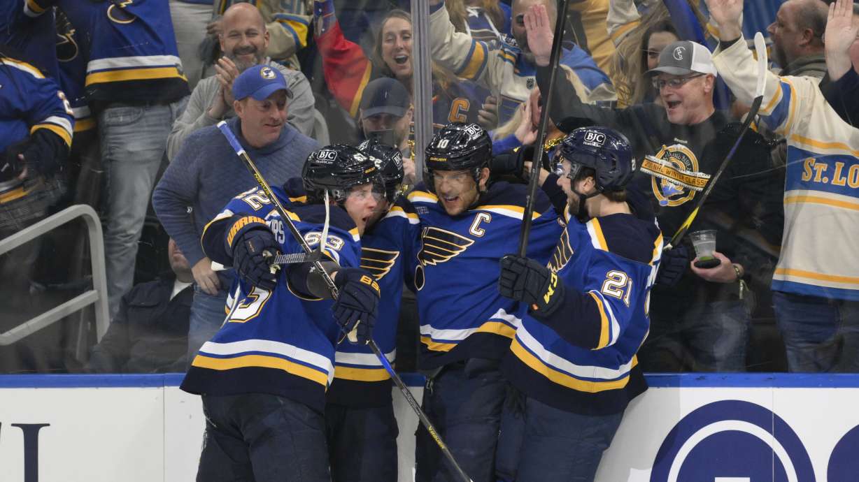 Blues score 3 goals in 2:13 of the second period to beat Jets 5-2 and force a Game 7