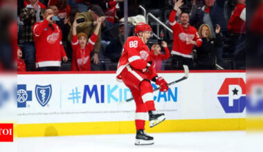 Patrick Kane scripts history as Detroit Red Wings beat Carolina Hurricanes to stay in playoff contention | NHL News