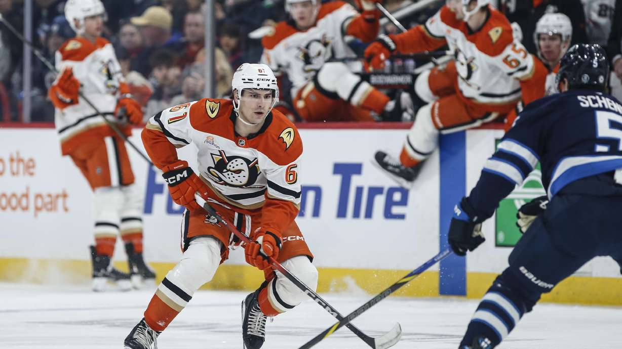 Joel Quenneville hired by Anaheim Ducks for his 1st head coaching job since Blackhawks abuse scandal