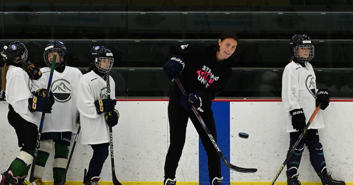 Alaska’s Clair DeGeorge hosts inaugural youth hockey camp alongside fellow pros
