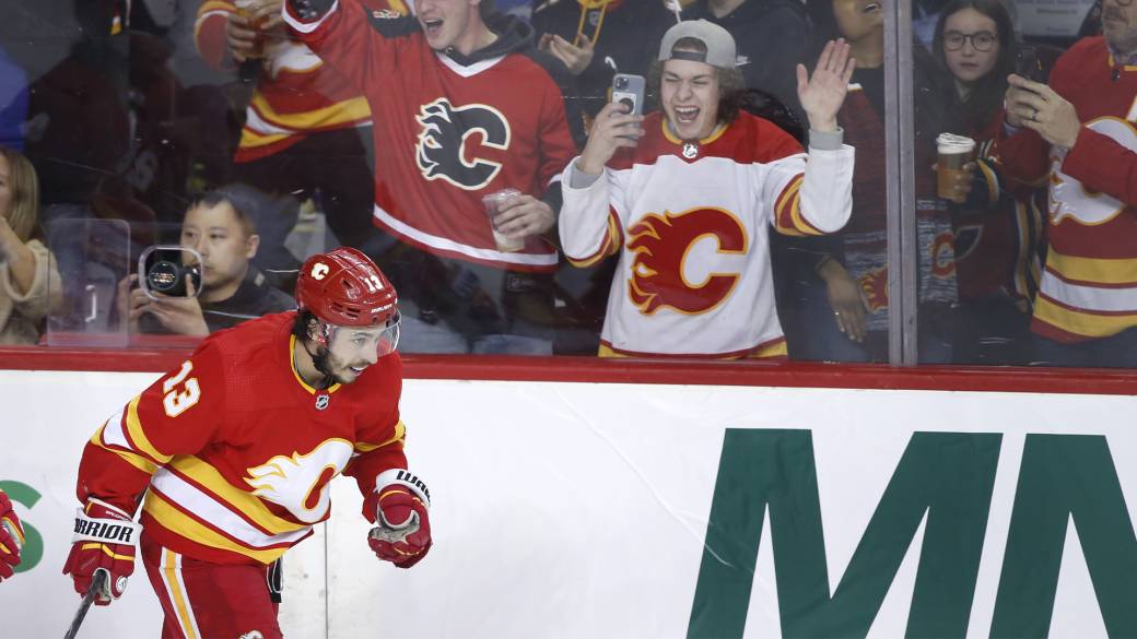 Click to play video: 'Calgary Flames fans mourn Johnny Gaudreau'
