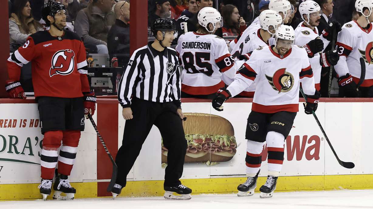 Perron caps Senators' three-goal second period in 3-2 win over Devils