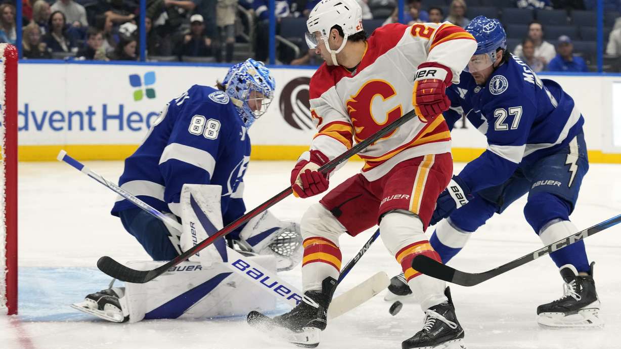 Andrei Vasilevskiy makes 27 saves in the Lightning's 3-0 victory over the Flames