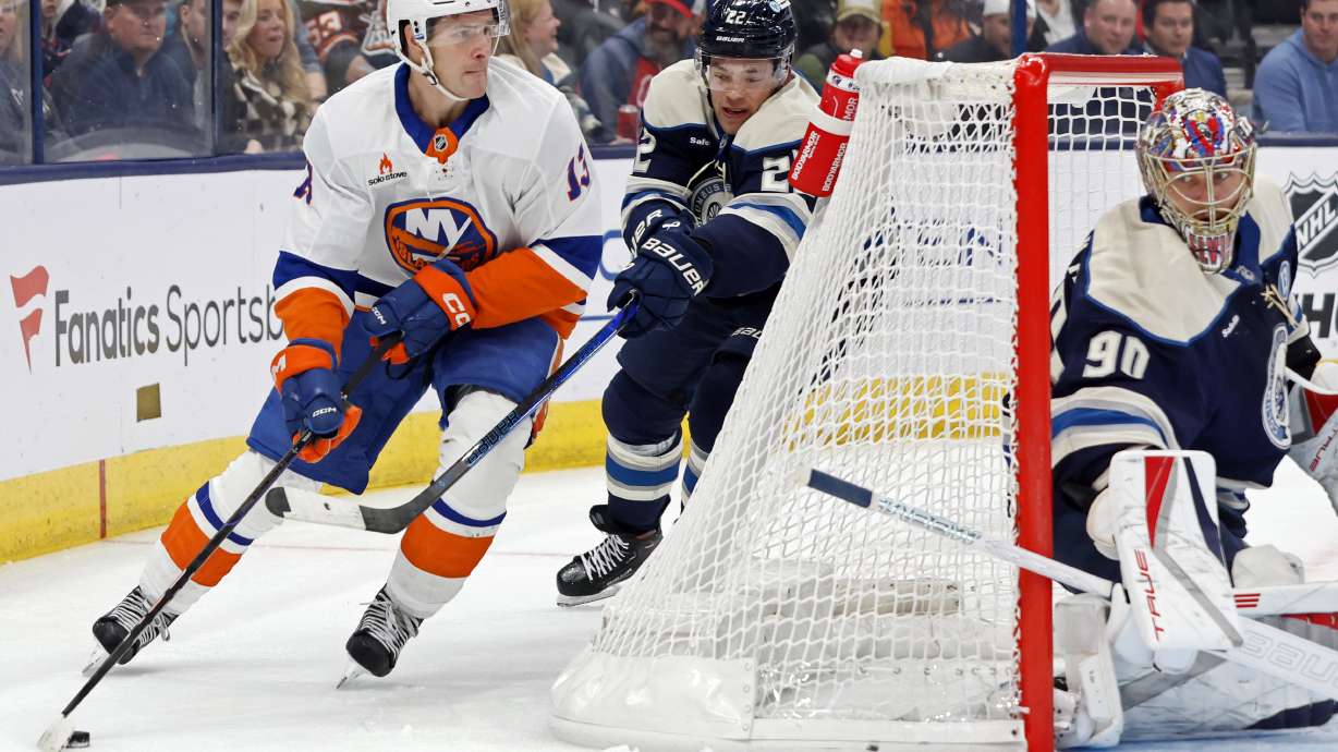 Islanders center Mat Barzal returns to Long Island to get an upper-body injury evaluated