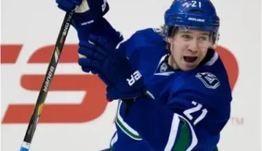 Former Vancouver Canucks Center Officially Hired by Western Conference Rival After Announcing Retire