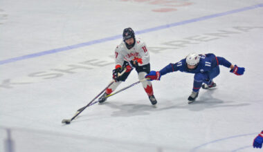 US collegiate, U18 hockey split opener | News, Sports, Jobs