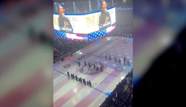 Canadian fans boo American anthem before Red Wings-Canucks game in Vancouver