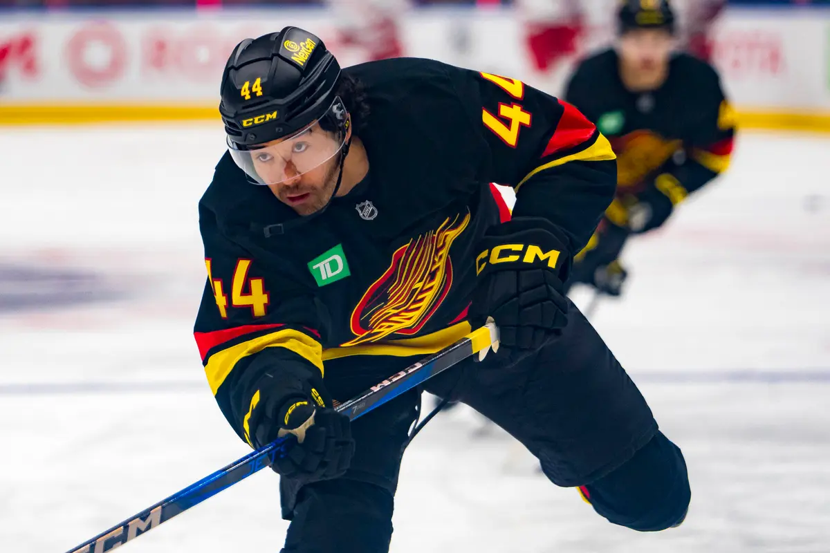 Vancouver Canucks Have to be Cautious When Approaching Contract Extension for Kiefer Sherwood