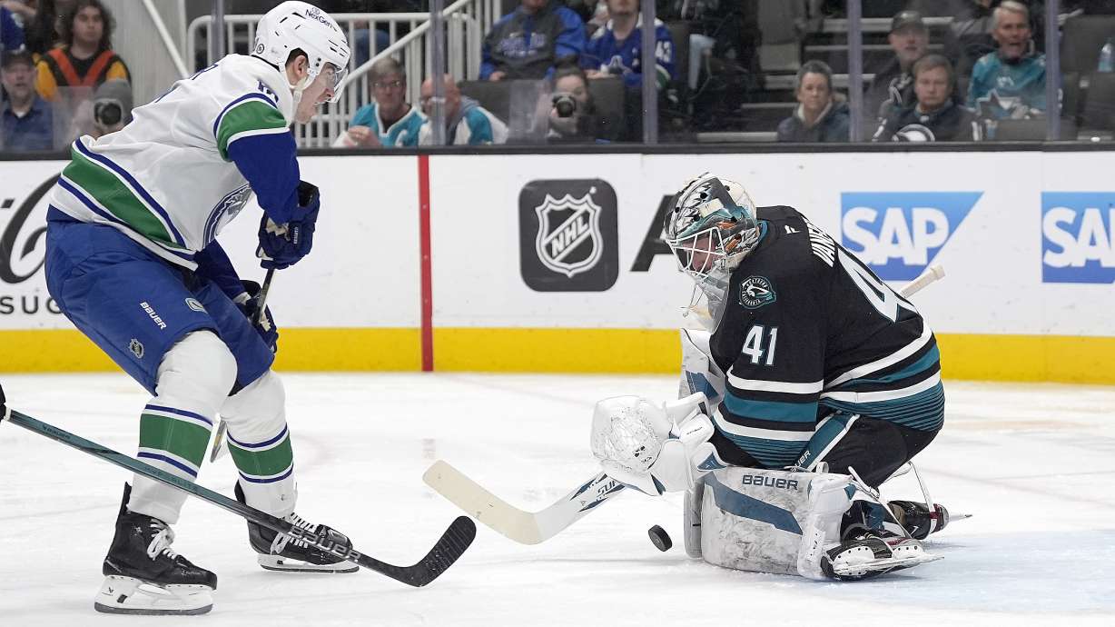 O'Connor scores penalty shot goal in overtime to give Canucks 2-1 win over Sharks