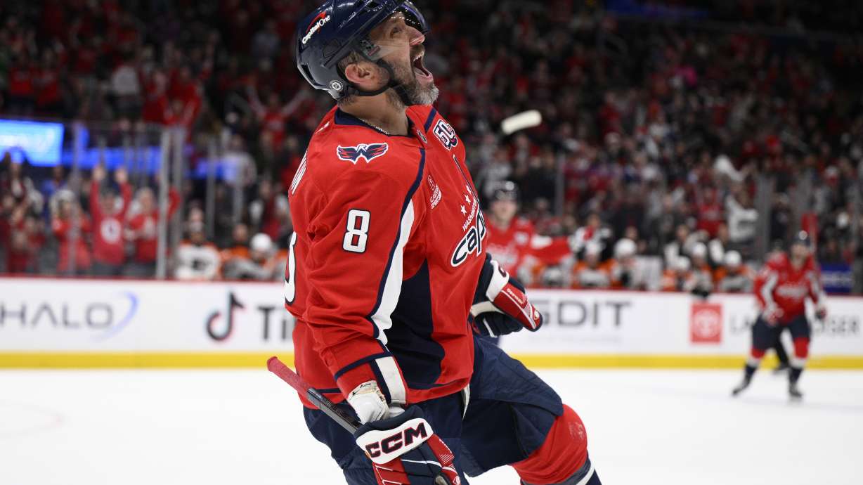 Ovechkin scores his 888th career NHL goal as the Capitals beat the Flyers and clinch a playoff spot