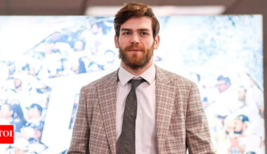 Winnipeg Jets captain Adam Lowry shocks fans with stunning recovery from hip surgery ahead of schedule | NHL News