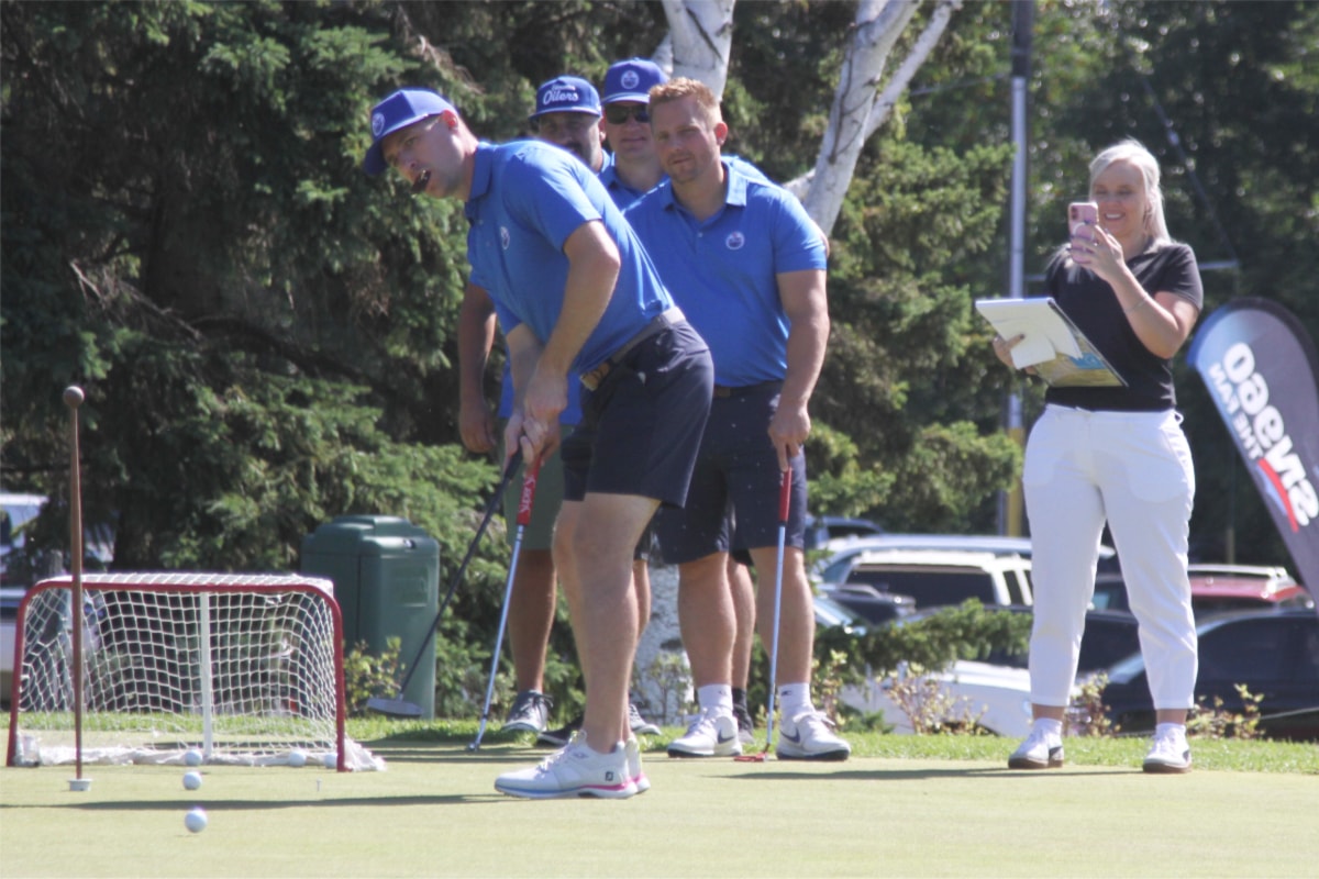 Oilers, Flames go head-to-head at Red Deer golf course